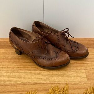 Vintage 60s-70s Skerry heeled Oxfords